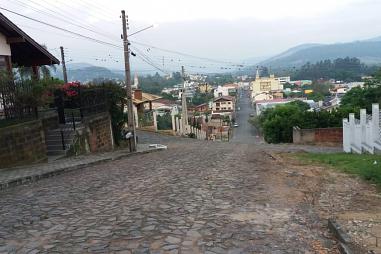 Casa de 2 quartos mobiliada com luz e internet