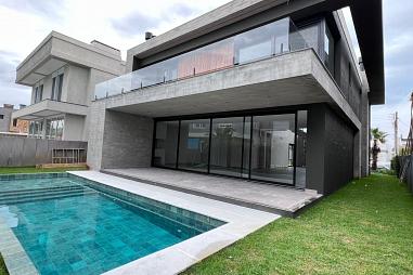 Vende-se Casa em Condomínio Fechado em Capão da Canoa RS