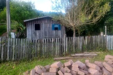 Vende-se casa no loteamento Adão Caitano no Alto Rolantinho