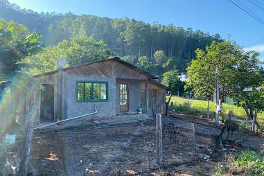Vende-se terreno com casa no bairro Rio Branco em Rolante/RS