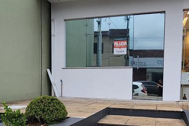 Aluga-se sala comercial no Centro em Rolante/RS.