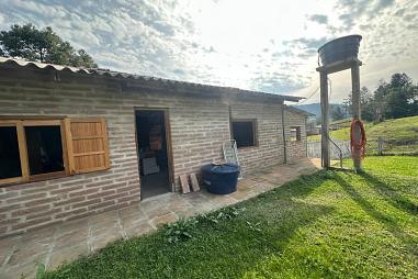 Sitio com Casa de Pedra nas Campinas Rolante/RS