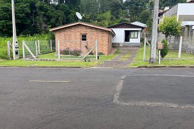 Vende-se casa no bairro Centro em Rolante/RS