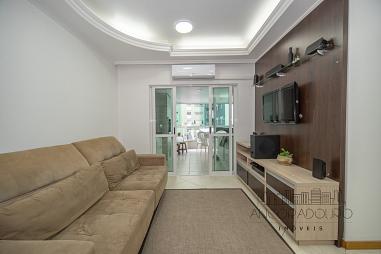 3 dormitórios (2 suítes), 2 vagas de garagem, mobiliado, próximo do Passeio San Miguel em Balneário Camboriú