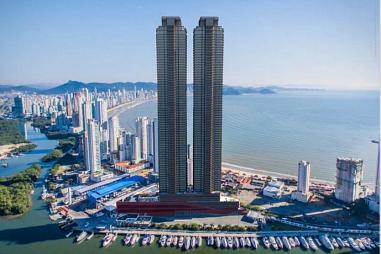 4 suítes, 3 vagas garagem, mobiliado, andar alto. Barra Sul de Balneário Camboriú.