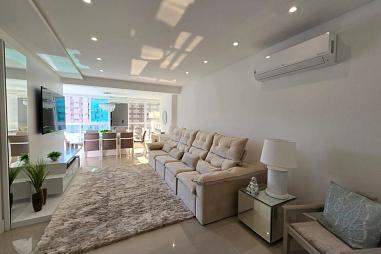 3 Dormitórios (sendo 2 suítes), 2 vagas garagem, mobiliado, Centro de Balneário Camboriú.