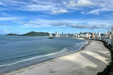 4 suítes, decorado, 4 vagas garagem, Avenida Atlântica em Balneário Camboriú