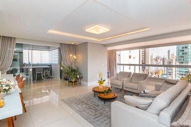 4 Suítes, mobiliado, decorado, 4 vagas de garagem, Centro de Balneário Camboriú.