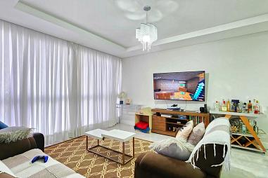 4 Dormitórios (2 suítes), 3 vagas garagem, mobiliado, Centro de Balneário Camboriú.