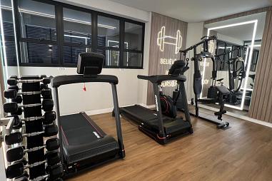 3 Suítes, 2 vagas garagem, mobiliado, decorado, Meia Praia em Itapema.