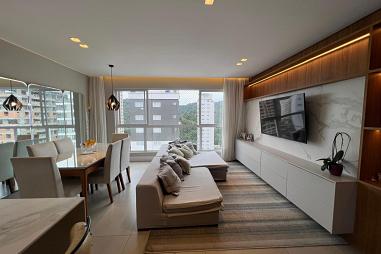 Apartamento finamente mobiliado e decorado/ 350    mts do Mar