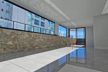 4 Suítes, 5 vagas garagem, Praia Brava - Itajaí. À 60 metros do mar.