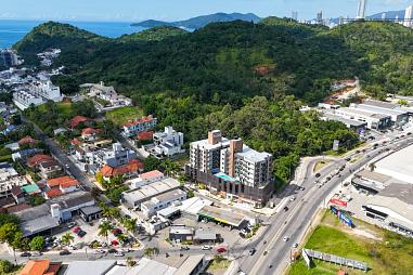 2 Dormitórios (1 suíte), 2 vaga garagem, Sacada com churrasqueira. Praia dos Amores - Balneário Camboriú