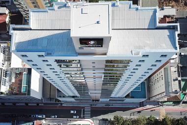 3 suítes, 2 vagas garagem, Centro de Balneário Camboriú.