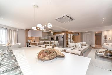 Ibiza Towers: 4 suítes, 4 vagas garagem, Avenida Atlântica de Balneário Camboriú, Mobiliado e Decorado.