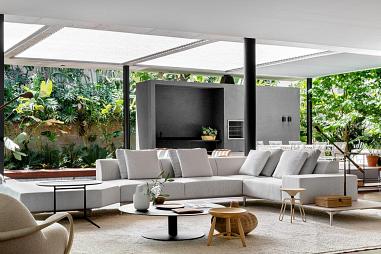 4 Suítes (sendo 1 master), 4 vagas garagem, Área externa com piscina privativa.