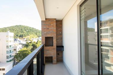 2 Suítes, 2 Vagas garagem, 150 metros do mar na Praia Brava em Itajaí.