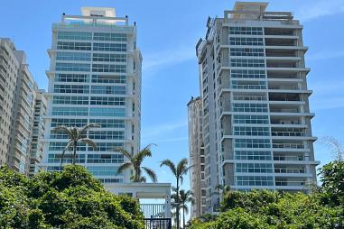 Al Mare Beach: 6 Dormitórios (5 suítes), Mobiliado, Decorado, Vista Mar, 3 Vaga garagem, 5000m² de área de lazer, Frente mar em Balneário Piçarras.