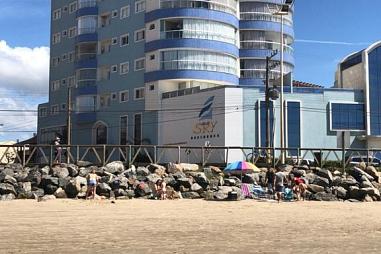 Apartamento frente mar em Navegantes - Gravatá: 3 Suítes, 3 vagas garagem, Mobiliado. Pronto para morar!