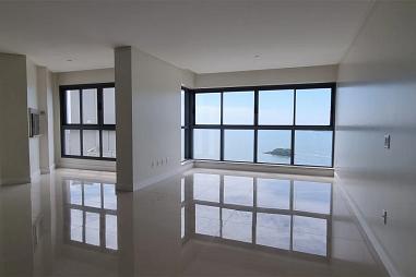 4 suítes, andar alto, 3 vagas garagem, Churrasqueira a carvão. Alvin Bauer em Balneário Camboriú.