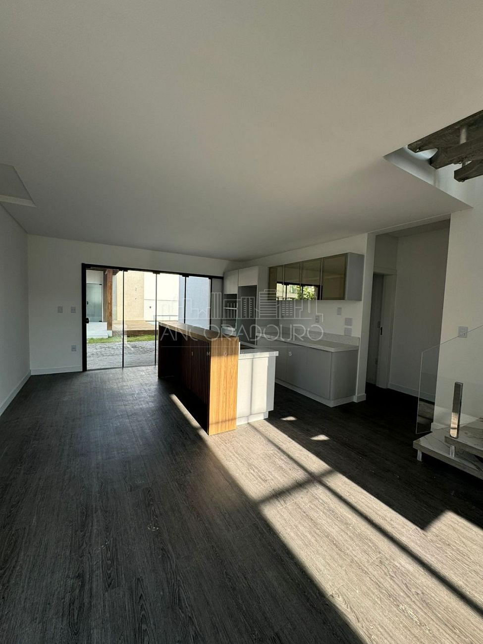 Casa de Condomínio à venda com 4 quartos, 225m² - Foto 4