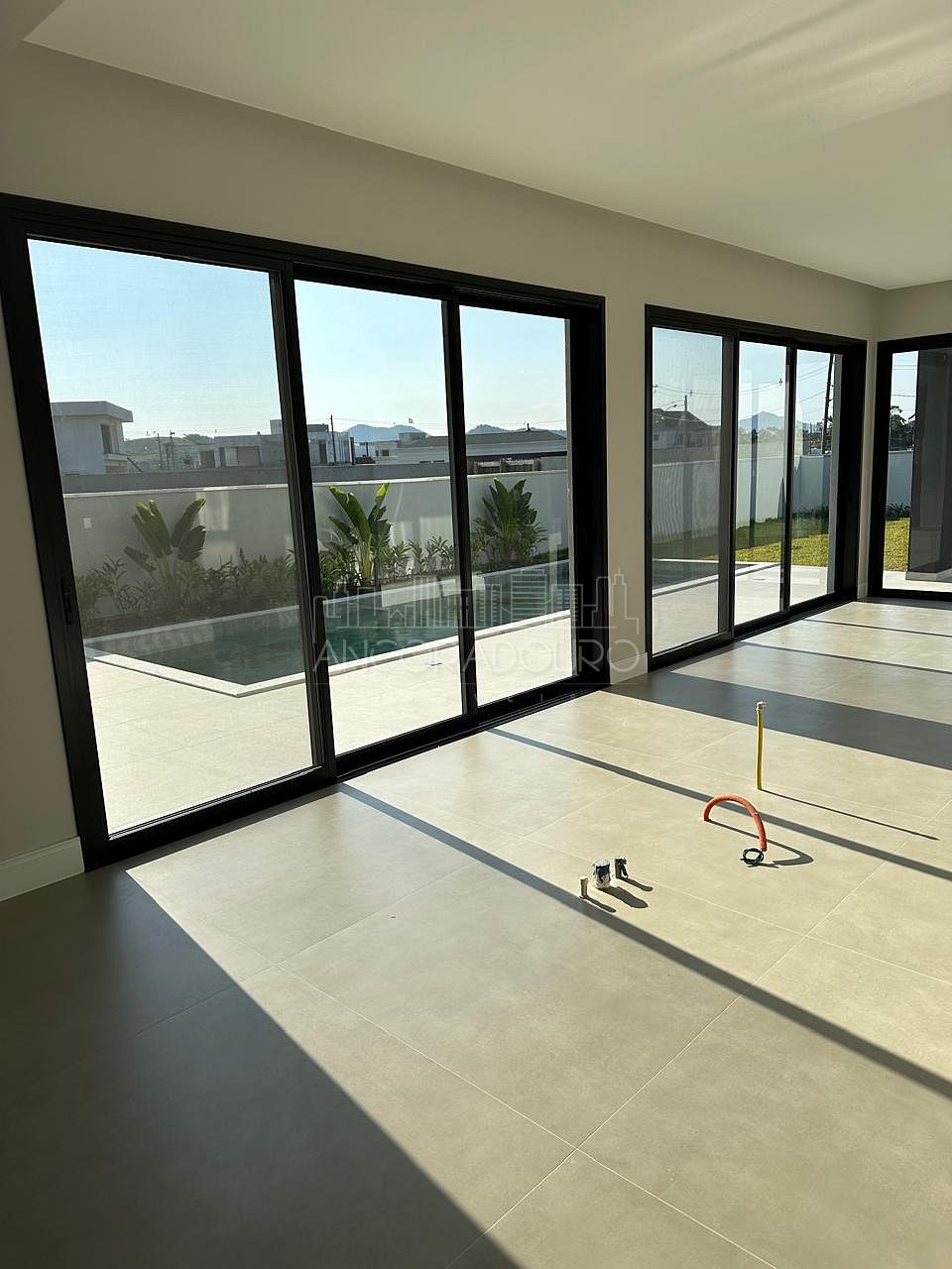 Casa de Condomínio à venda com 4 quartos, 380m² - Foto 4