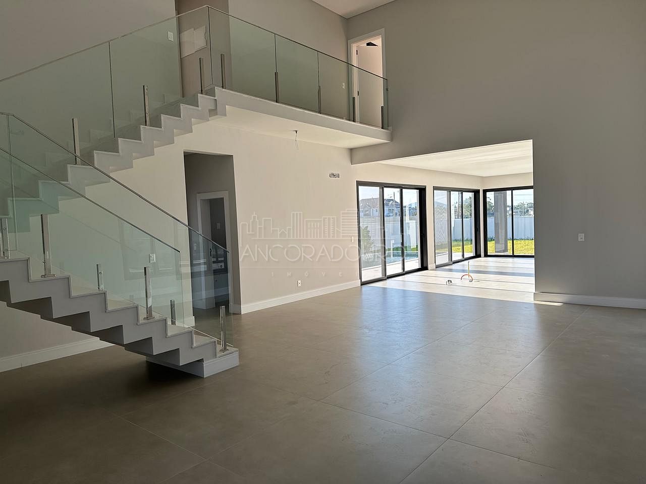 Casa de Condomínio à venda com 4 quartos, 380m² - Foto 2