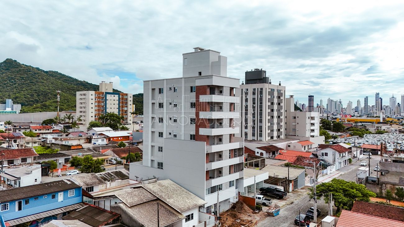 Apartamento à venda com 2 quartos, 71m² - Foto 2