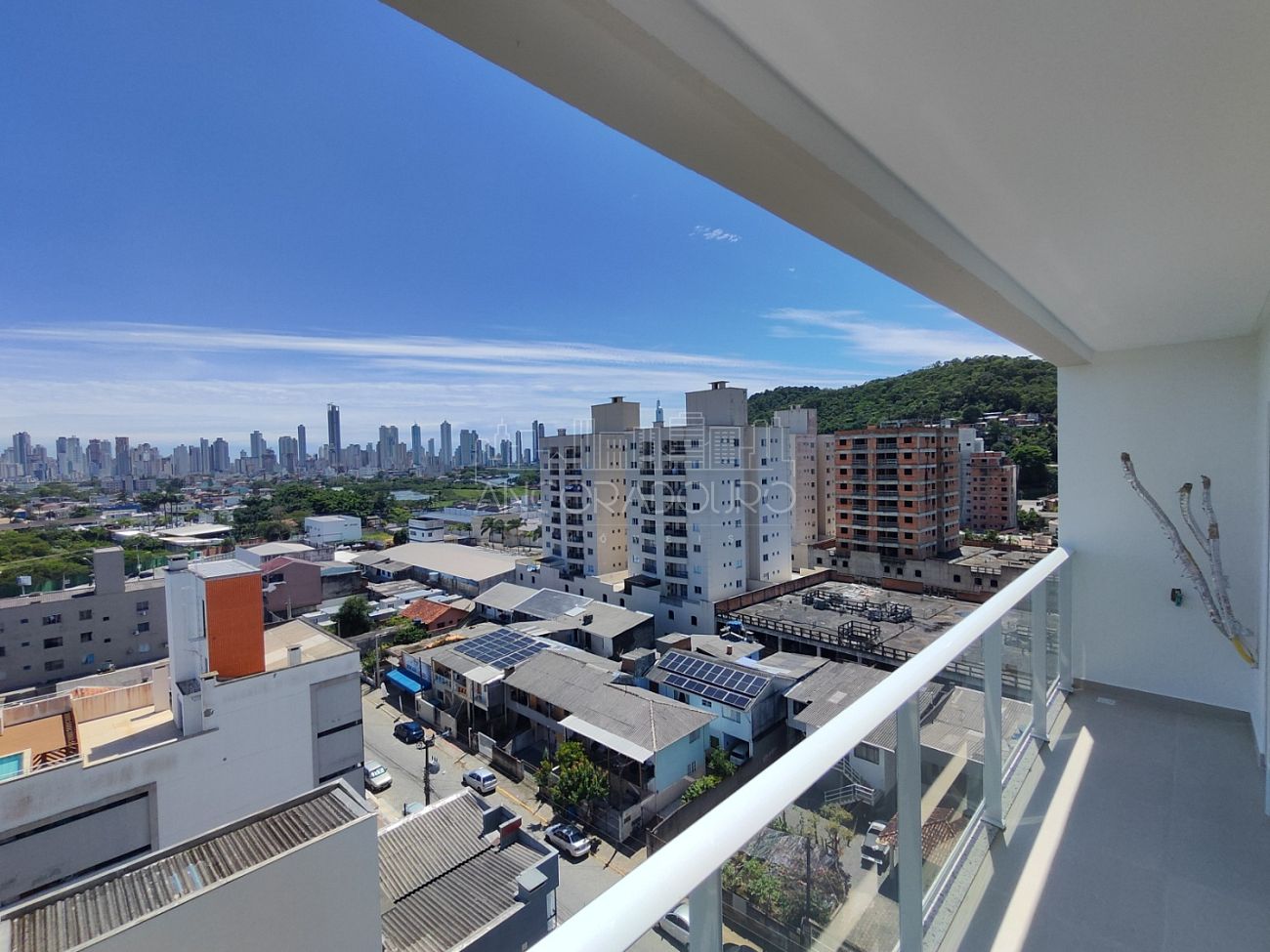 Apartamento à venda com 2 quartos, 67m² - Foto 1