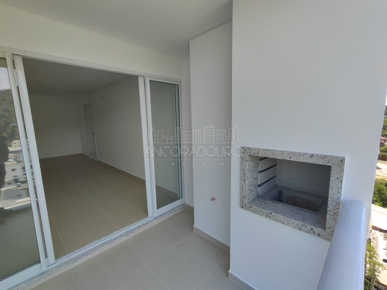 Apartamento à venda com 2 quartos, 67m² - Foto 2