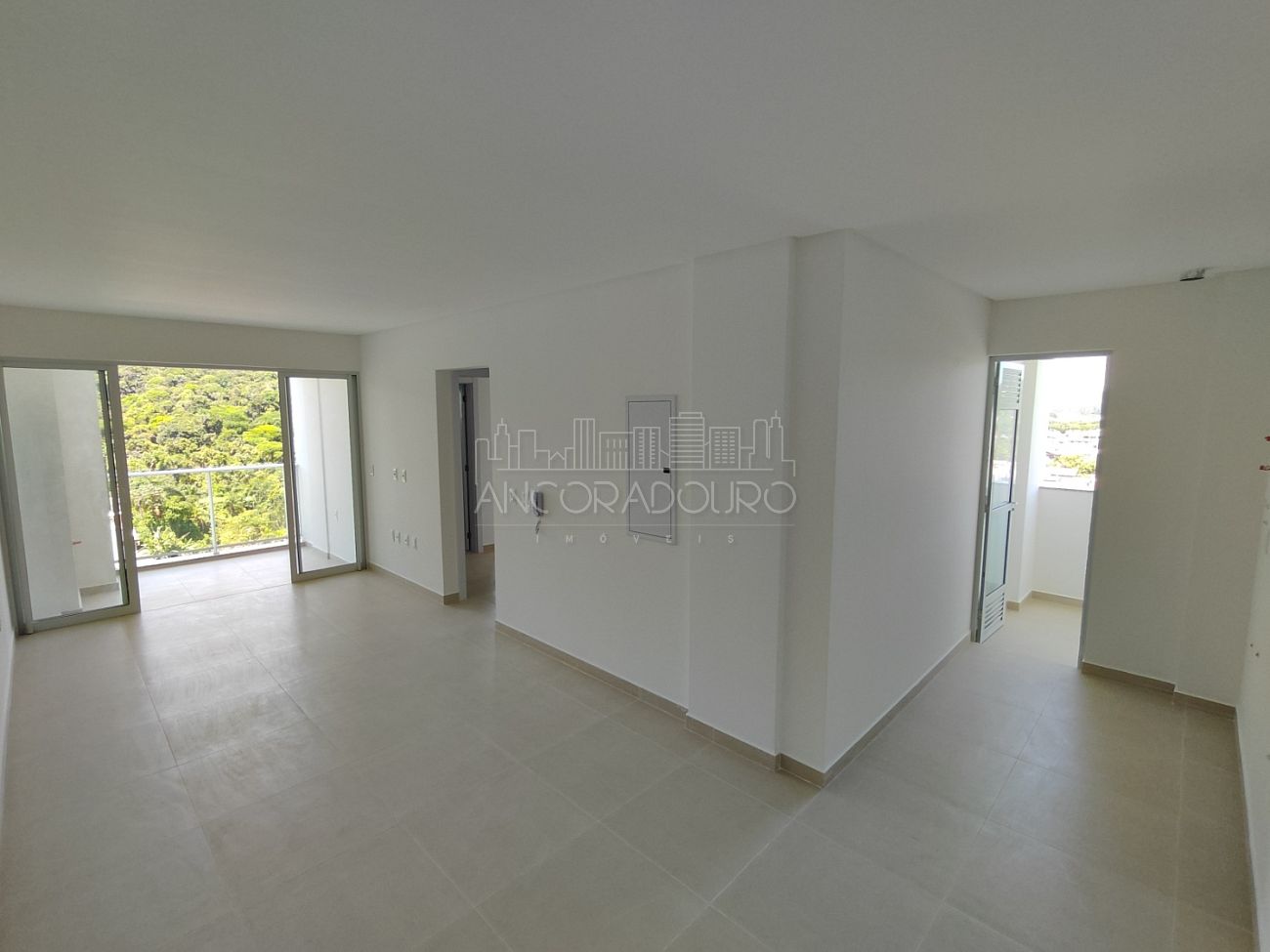 Apartamento à venda com 2 quartos, 67m² - Foto 3