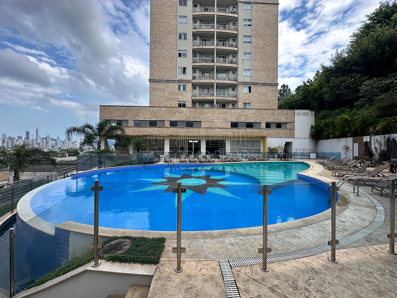 Apartamento à venda com 2 quartos, 147m² - Foto 1