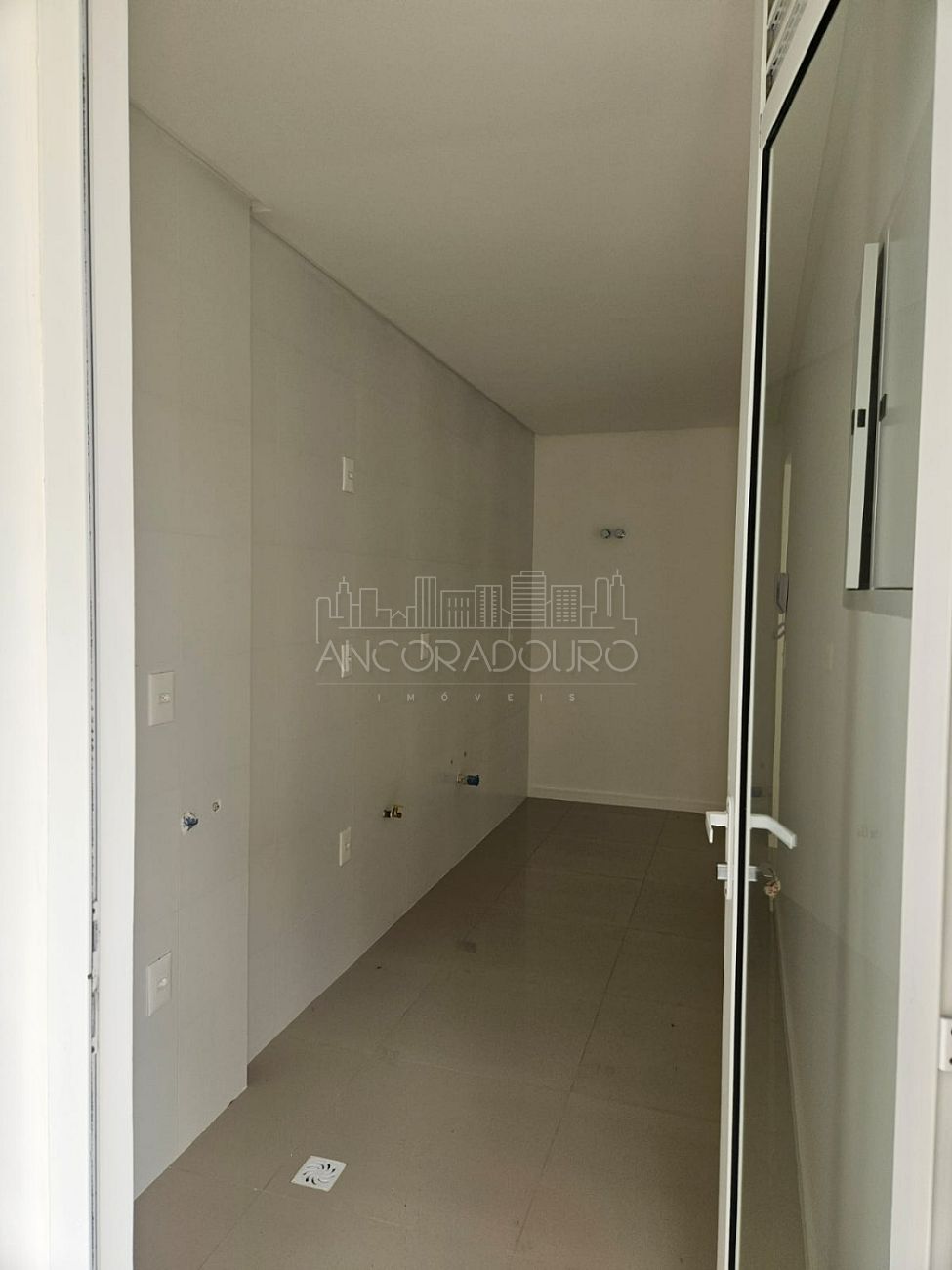 Apartamento à venda com 2 quartos, 147m² - Foto 3