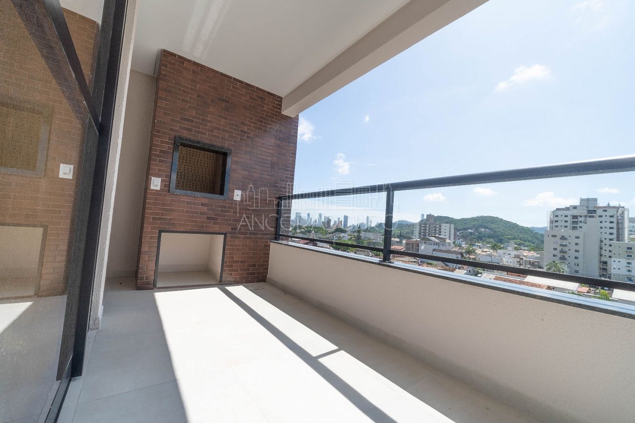 Apartamento à venda com 2 quartos, 77m² - Foto 2