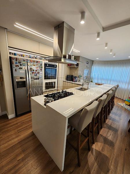 Apartamento 1 suíte, 2 demi suítes, 2 vagas garagem, Centro de Balneário Camboriú. Próximo da Havan na Barra Sul, academias e comércios no geral. — foto 4