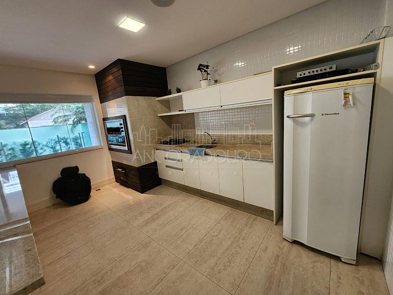 Apartamento 1 suíte, 2 demi suítes, 2 vagas garagem, Centro de Balneário Camboriú. Próximo da Havan na Barra Sul, academias e comércios no geral. — foto 20