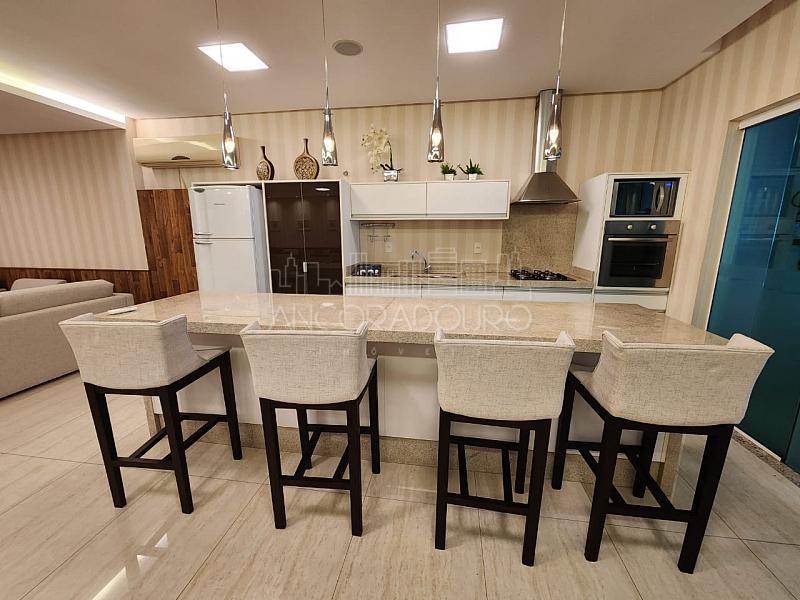 Apartamento 1 suíte, 2 demi suítes, 2 vagas garagem, Centro de Balneário Camboriú. Próximo da Havan na Barra Sul, academias e comércios no geral. — foto 18