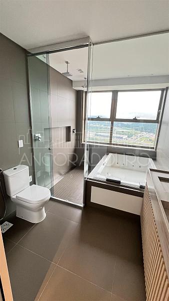 4 suítes, 3 vagas garagem, mobiliado, andar alto. Barra Sul de Balneário Camboriú. — foto 10