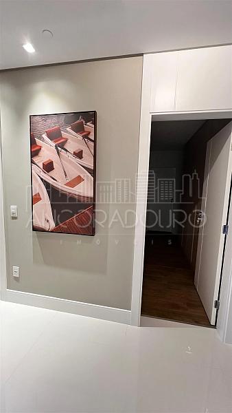 4 suítes, 3 vagas garagem, mobiliado, andar alto. Barra Sul de Balneário Camboriú. — foto 17