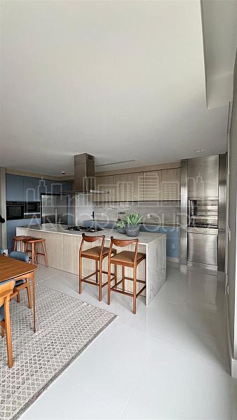 4 suítes, 3 vagas garagem, mobiliado, andar alto. Barra Sul de Balneário Camboriú. — foto 3