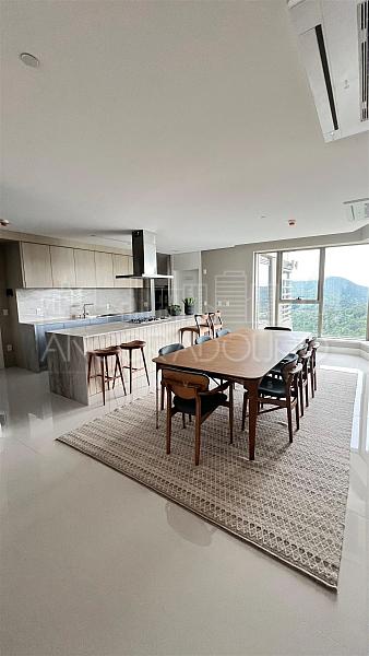 4 suítes, 3 vagas garagem, mobiliado, andar alto. Barra Sul de Balneário Camboriú. — foto 2