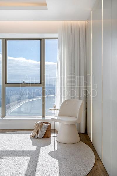 4 suítes, 3 vagas garagem, mobiliado, andar alto. Barra Sul de Balneário Camboriú. — foto 7