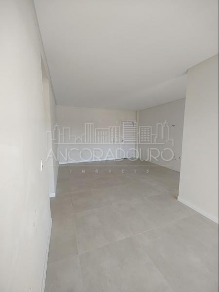 2 Dormitórios (1 suíte), Sacada com churrasqueira, 1 Vaga garagem privativa. Nações em Balneário Camboriú. — foto 6