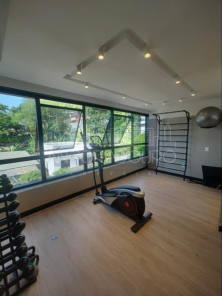 2 Dormitórios (1 suíte), Sacada com churrasqueira, 1 Vaga garagem privativa. Nações em Balneário Camboriú. — foto 11