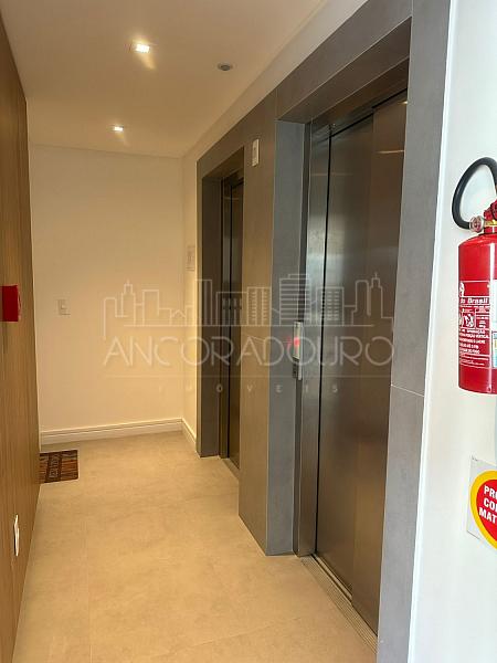 Apartamento com 3 dormitórios (sendo 1 Suíte), 2 Vagas de Garagem, Centro de Balneário Camboriú. — foto 21