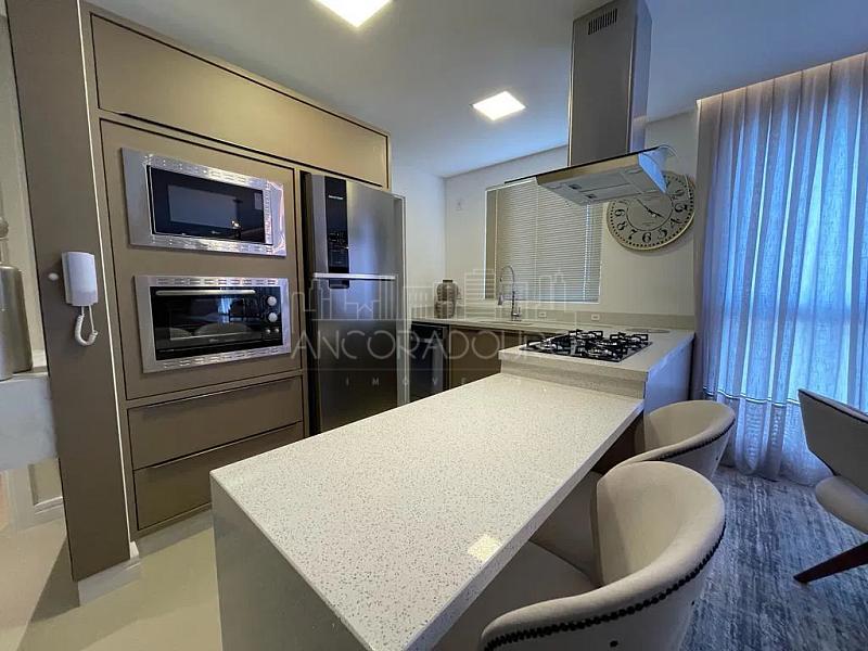 Apartamento com 3 dormitórios (sendo 1 Suíte), 2 Vagas de Garagem, Centro de Balneário Camboriú. — foto 26