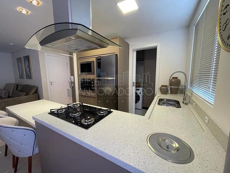 Apartamento com 3 dormitórios (sendo 1 Suíte), 2 Vagas de Garagem, Centro de Balneário Camboriú. — foto 25