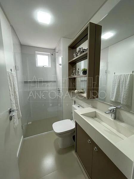 Apartamento com 3 dormitórios (sendo 1 Suíte), 2 Vagas de Garagem, Centro de Balneário Camboriú. — foto 31