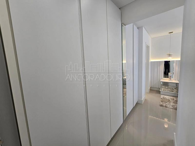 3 Dormitórios (sendo 2 suítes), 2 vagas garagem, mobiliado, Centro de Balneário Camboriú. — foto 12