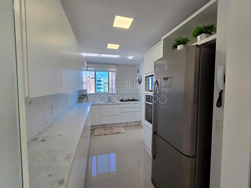 3 Dormitórios (sendo 2 suítes), 2 vagas garagem, mobiliado, Centro de Balneário Camboriú. — foto 7